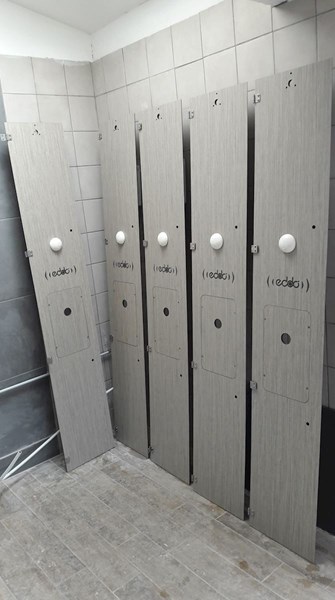 Vue panneaux installation minuteur douche